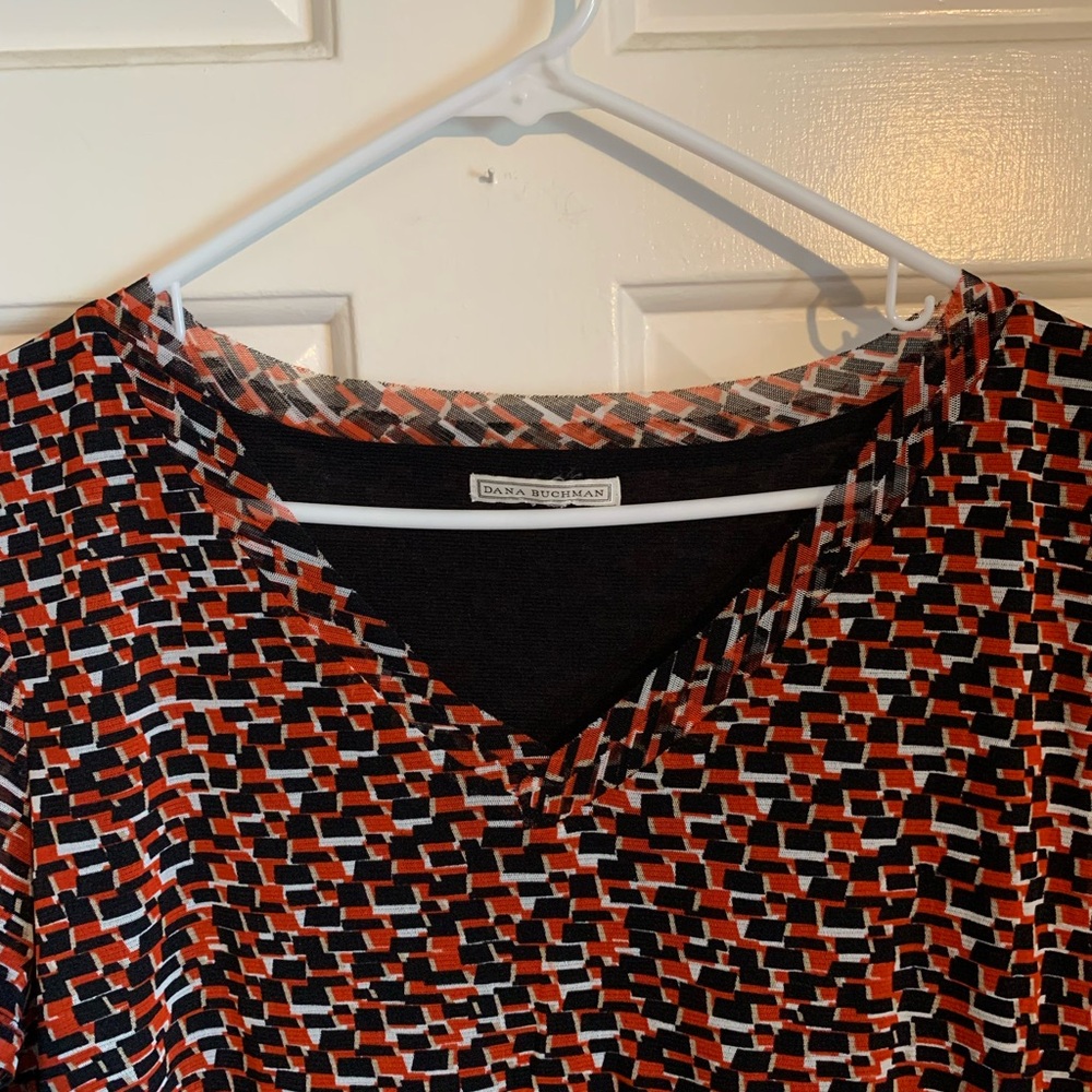 Dana Buchman Black & Rust Geometric V-Neck Short Sleeve Top - Picture 3 of 7